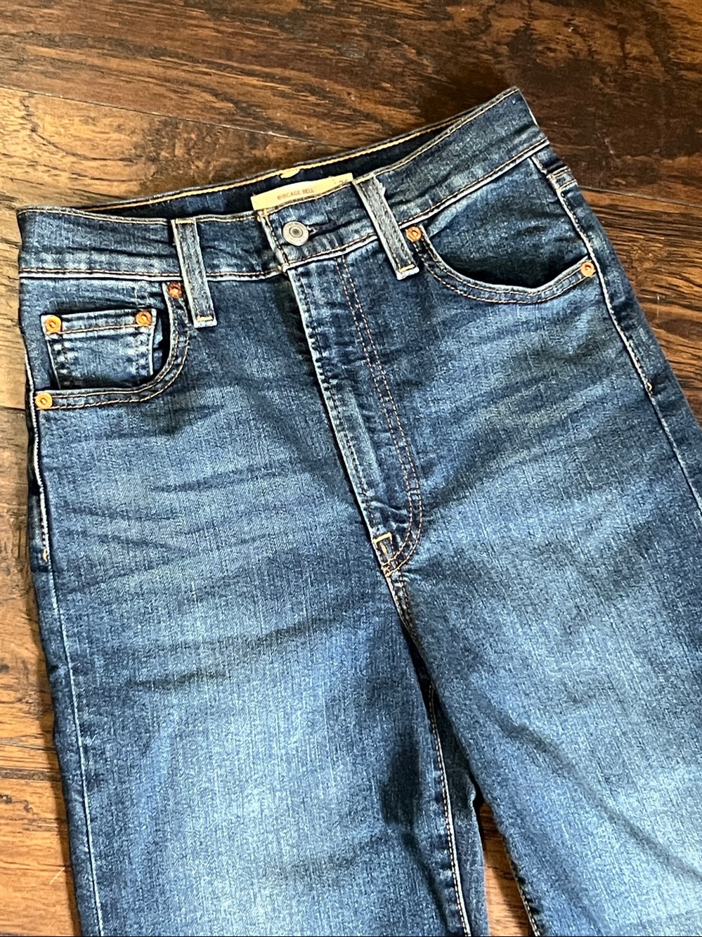 Levi’s Ribcage Bell jeans in Vintage Med. size 26 - Picture 4 of 7